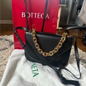 NW Bottega Veneta Mount Medium Black Leather Crossbody with Gold Chain